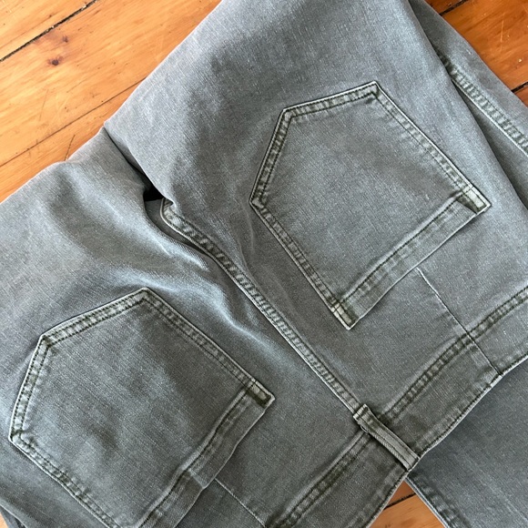 Sold - Picture 4 of 6